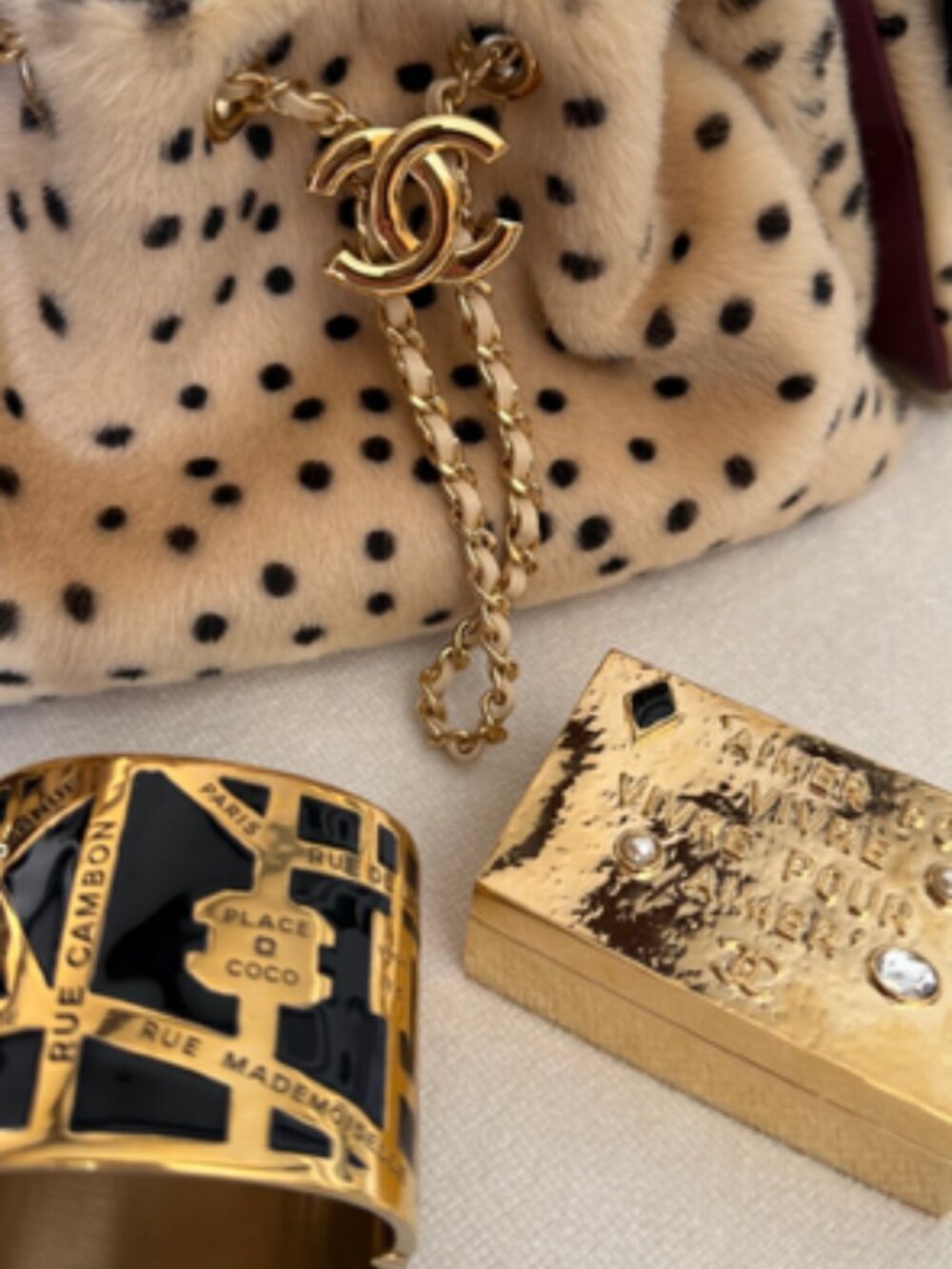 CHANEL 2026 Metiers D'Art NYC Metal Aimer Pour Vivre Minaudiere clutch Gold - Picture 10 of 10